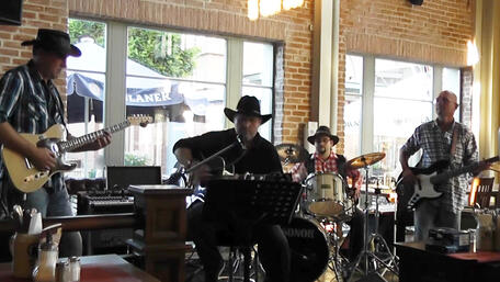 Externer Link zum Video auf YouTube: https://youtu.be/AO_--8NsYJ8